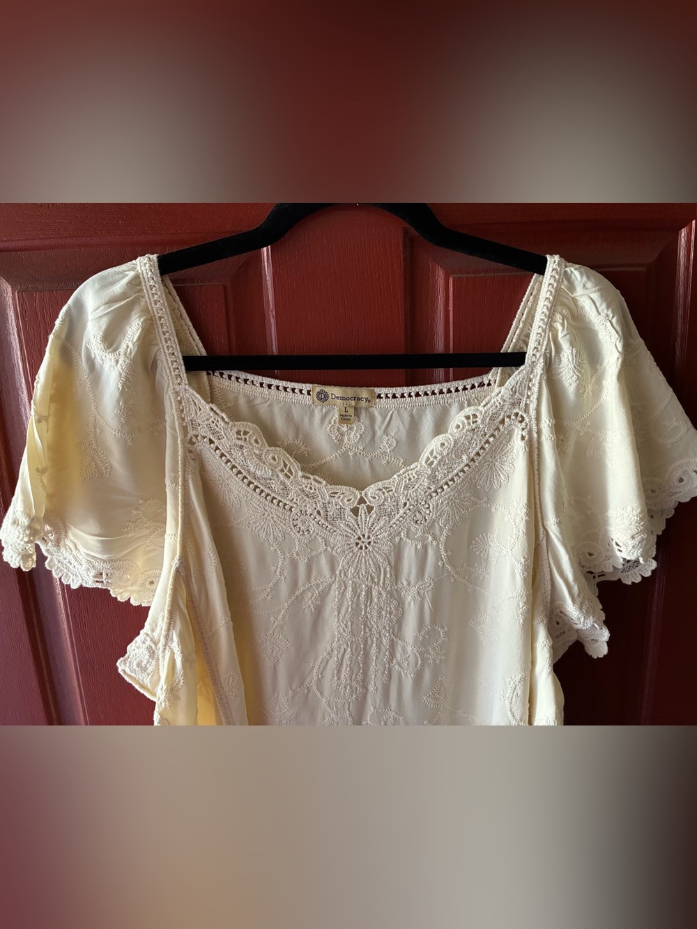 Democracy Ivory Embroidered Boho Blouse Lace Trim Flutter Sleeve Size Large - Picture 2 of 9